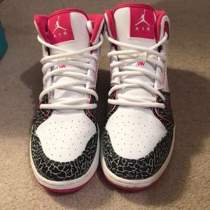 Women’s Jordan Sneakers 🏀